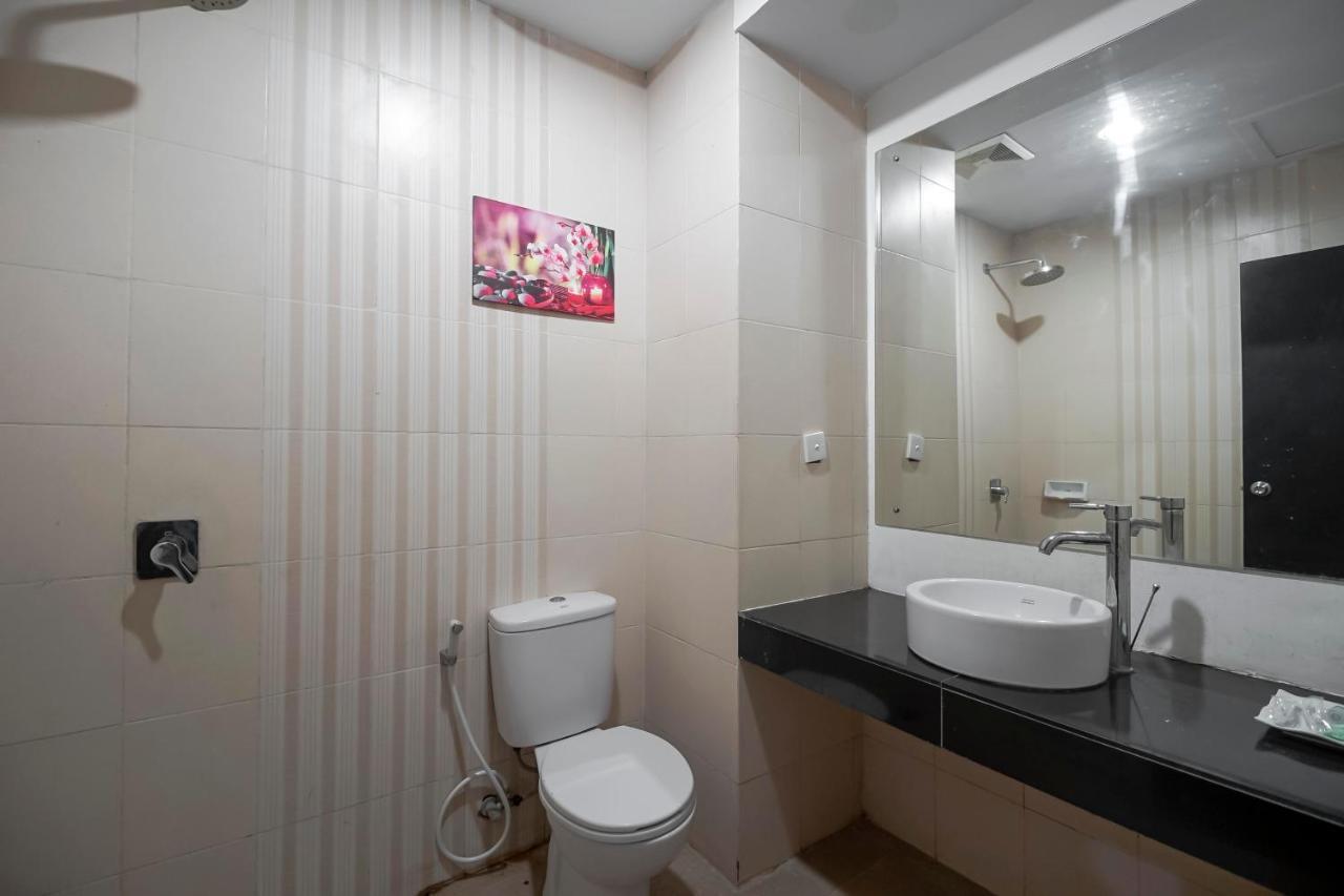 Reddoorz Premium Near Pantai Losari 2 Makassar Exterior foto