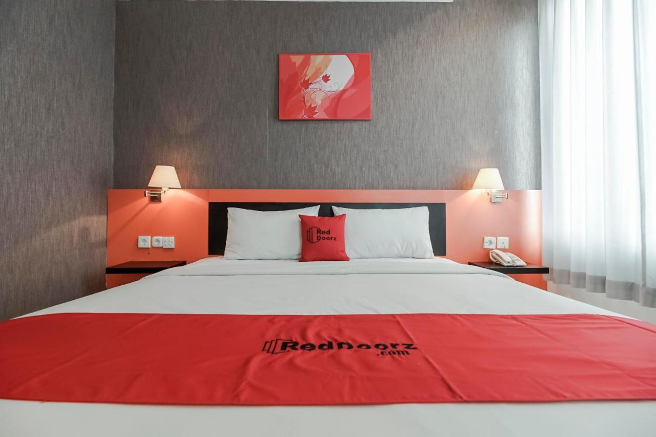 Reddoorz Premium Near Pantai Losari 2 Makassar Exterior foto